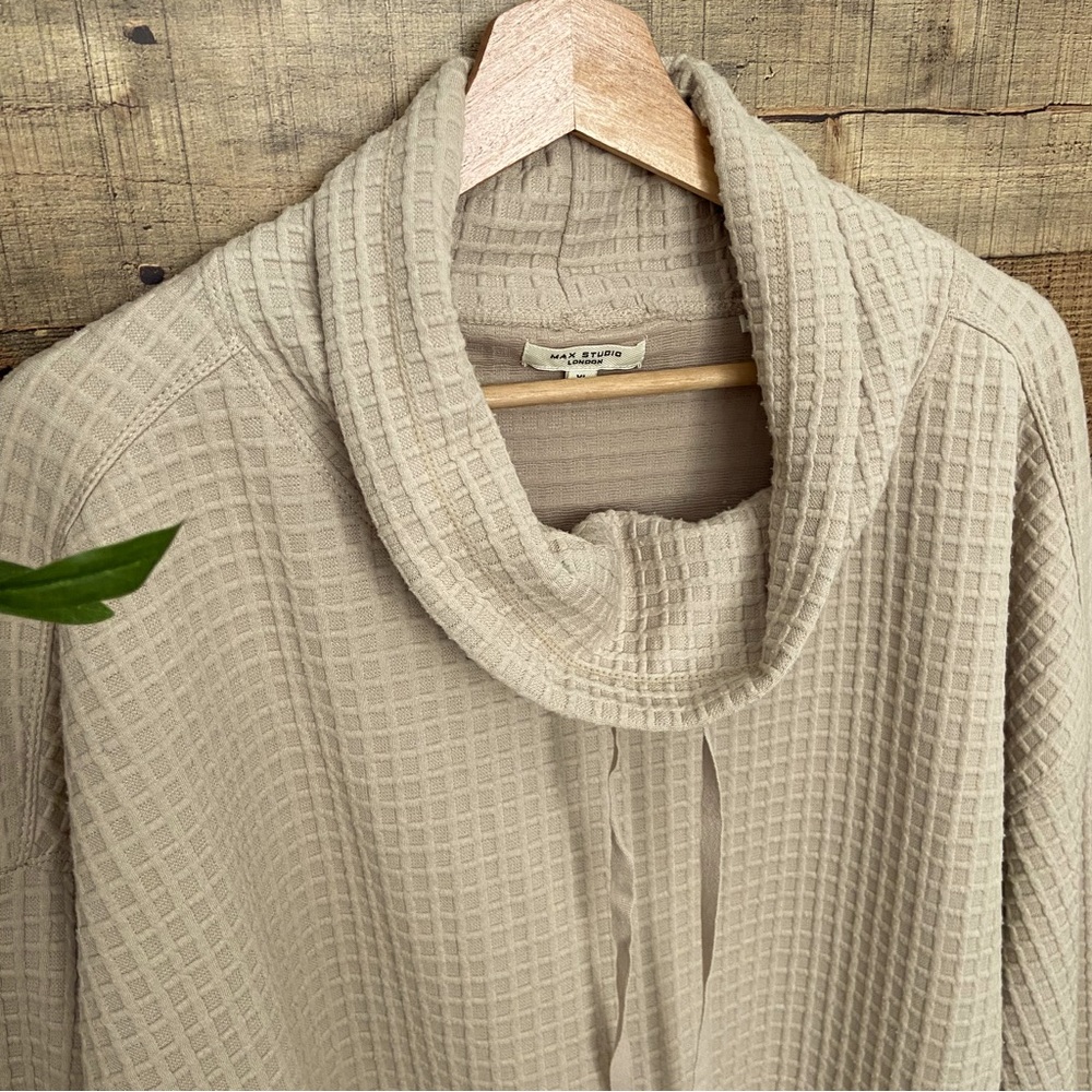 Pullover Waffle Textured, Pretty Neckline, Pockets in Front - Picture 5 of 10